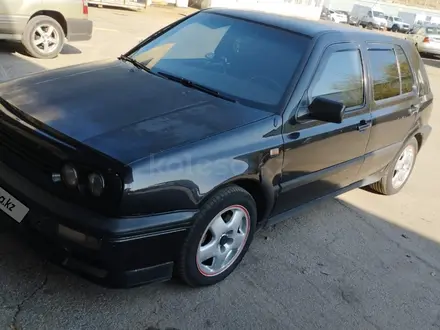 Volkswagen Golf 1994 года за 1 600 000 тг. в Алматы – фото 3