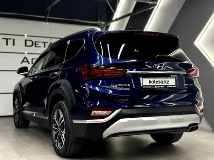 Hyundai Santa Fe 2019 года за 11 700 000 тг. в Актобе – фото 3