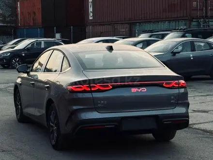 BYD Qin L DM-i Leading 2025 года за 9 550 000 тг. в Алматы – фото 5