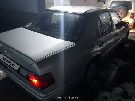 Mercedes-Benz E 260 1991 года за 900 000 тг. в Есик – фото 3