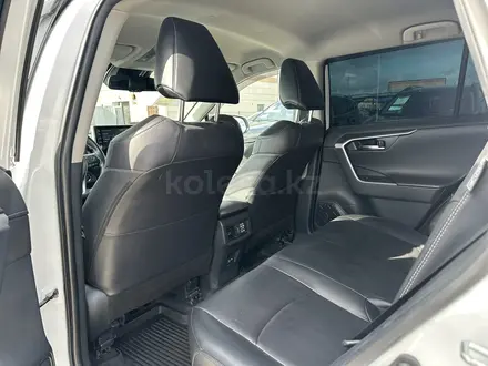 Toyota RAV4 2021 года за 16 700 000 тг. в Актобе – фото 18