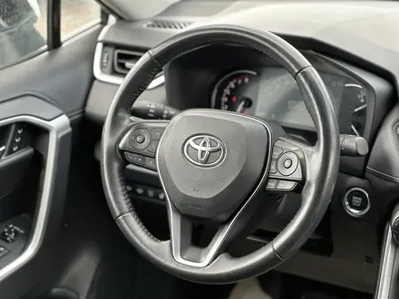 Toyota RAV4 2021 года за 16 700 000 тг. в Актобе – фото 27