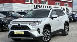 Toyota RAV4 2021 года за 16 700 000 тг. в Актобе