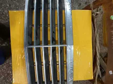 Решетка радиатора мерседес Е 210 рестайлинг дубликат за 20 000 тг. в Караганда – фото 3
