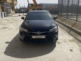 Toyota Camry 2017 года за 9 100 000 тг. в Атырау