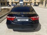 Toyota Camry 2017 года за 9 100 000 тг. в Атырау – фото 2