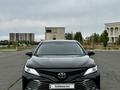 Toyota Camry 2019 года за 12 700 000 тг. в Уральск – фото 2