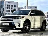 Toyota Highlander 2018 года за 20 000 000 тг. в Астана