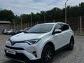 Toyota RAV4 2018 года за 11 300 000 тг. в Усть-Каменогорск – фото 3