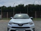 Toyota RAV4 2018 года за 11 300 000 тг. в Усть-Каменогорск – фото 2
