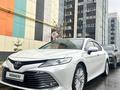 Toyota Camry 2020 года за 14 500 000 тг. в Алматы – фото 2
