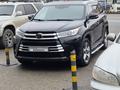 Toyota Highlander 2021 годаfor19 000 000 тг. в Атырау