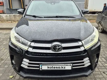 Toyota Highlander 2021 года за 19 000 000 тг. в Атырау – фото 2