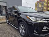 Toyota Highlander 2021 года за 19 000 000 тг. в Атырау – фото 4