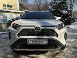 Toyota RAV4 2021 года за 15 500 000 тг. в Алматы – фото 2