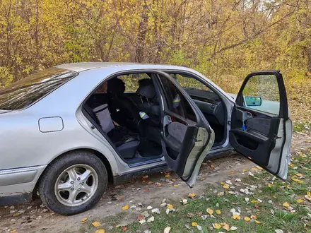 Mercedes-Benz E 200 1996 года за 3 000 000 тг. в Семей – фото 13