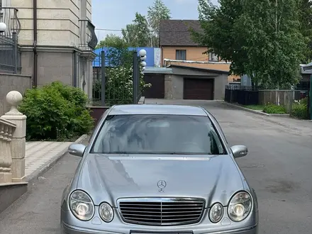 Mercedes-Benz E 320 2002 года за 5 000 000 тг. в Караганда – фото 8