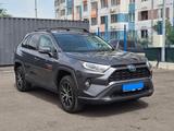 Toyota RAV4 2021 года за 12 400 000 тг. в Алматы – фото 3