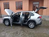 Toyota RAV4 2020 года за 13 600 000 тг. в Актобе – фото 5