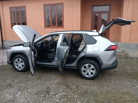 Toyota RAV4 2020 года за 13 600 000 тг. в Актобе – фото 5