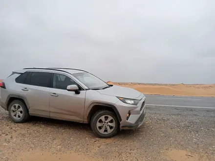 Toyota RAV4 2020 года за 13 600 000 тг. в Актобе – фото 6