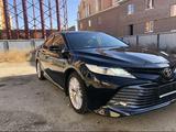 Toyota Camry 2018 годаүшін15 300 000 тг. в Актобе – фото 3