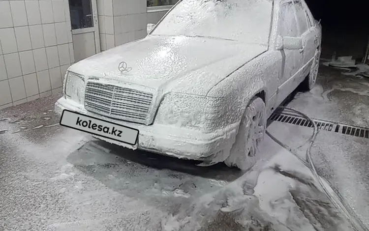 Mercedes-Benz E 220 1993 года за 1 400 000 тг. в Караганда