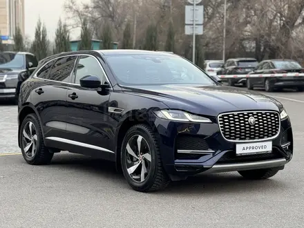 Jaguar F-Pace 2022 года за 26 800 000 тг. в Алматы – фото 3