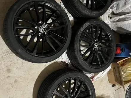 Комплект колес Bridgestone R 19 за 400 000 тг. в Уральск