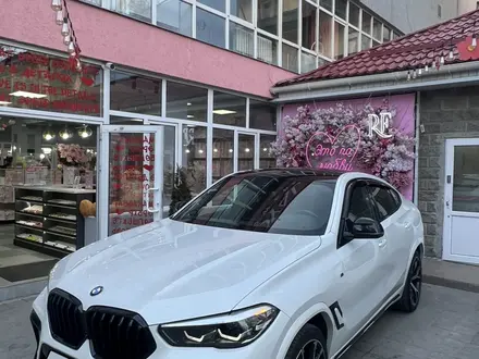 BMW X6 2022 года за 42 000 000 тг. в Алматы – фото 2