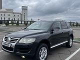 Volkswagen Touareg 2007 года за 7 200 000 тг. в Астана