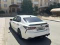 Toyota Camry 2021 года за 11 000 000 тг. в Актау – фото 2