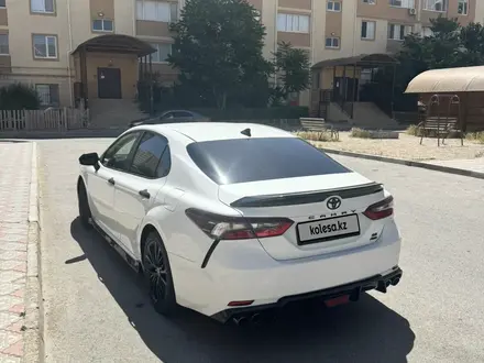 Toyota Camry 2021 года за 11 000 000 тг. в Актау – фото 2