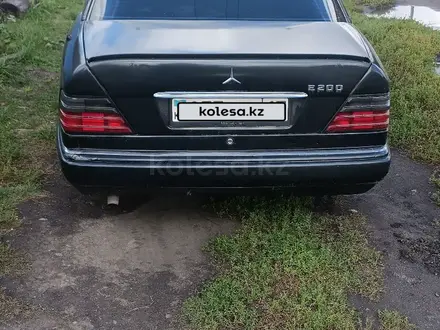 Mercedes-Benz E 200 1993 года за 1 400 000 тг. в Сергеевка – фото 6