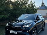 Toyota Highlander 2023 года за 25 000 000 тг. в Тараз