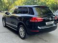 Volkswagen Touareg 2010 года за 10 000 000 тг. в Алматы – фото 2