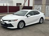 Toyota Camry 2021 года за 9 800 000 тг. в Атырау – фото 3