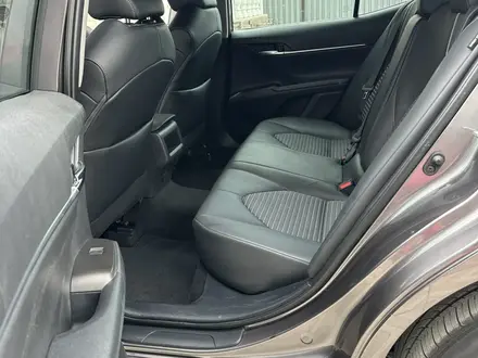 Toyota Camry 2021 года за 13 800 000 тг. в Костанай – фото 3