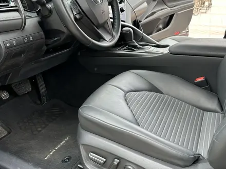 Toyota Camry 2021 года за 13 800 000 тг. в Костанай – фото 5
