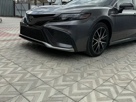 Toyota Camry 2021 года за 13 800 000 тг. в Костанай – фото 6