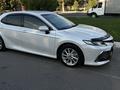 Toyota Camry 2023 годаfor17 500 000 тг. в Шымкент – фото 3