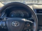 Toyota Camry 2014 года за 7 800 000 тг. в Актобе – фото 5