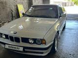 BMW 525 1990 года за 1 600 000 тг. в Мерке – фото 2