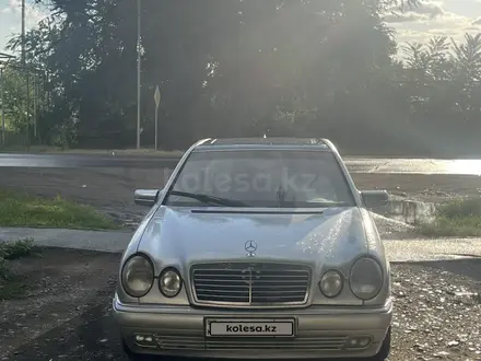 Mercedes-Benz E 280 1997 года за 3 100 000 тг. в Жаркент