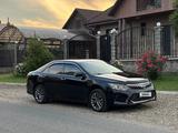 Toyota Camry 2015 года за 11 300 000 тг. в Усть-Каменогорск – фото 2