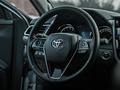 Toyota Camry 2018 года за 13 900 000 тг. в Семей – фото 16