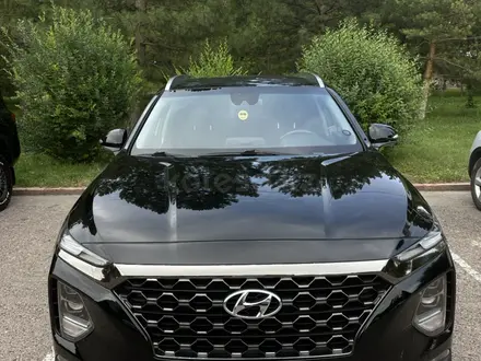 Hyundai Santa Fe 2021 года за 13 200 000 тг. в Алматы