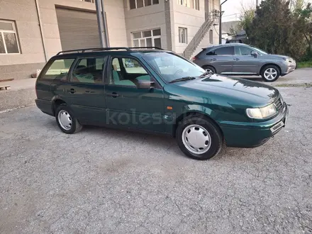 Volkswagen Passat 1996 года за 2 400 000 тг. в Шымкент – фото 2