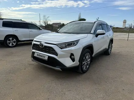 Toyota RAV4 2021 года за 15 900 000 тг. в Актау – фото 3