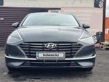 Hyundai Sonata 2022 годаfor13 000 000 тг. в Астана – фото 2